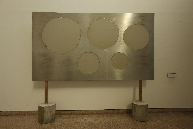 박이소, <오공계>, 2002, 스테인리스 스틸, 콘크리트, 나무, 합지