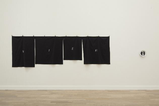 미나미카와 시몬, <Four paintings, no legs>, 2013