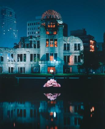 Krzysztof Wodiczko, <Hiroshima Projection>, 1999