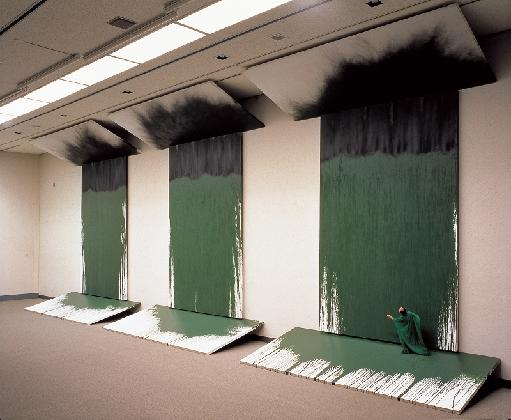 <녹의 수난>, 1996, 사진, 보드에 그을음, 보드 및 벽에 페인트, 가변크기, 작가소장