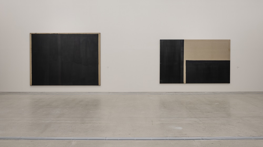 12_Installation View 02_.jpg