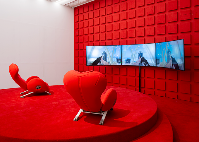  《히토 슈타이얼—데이터의 바다》 전시실 전경