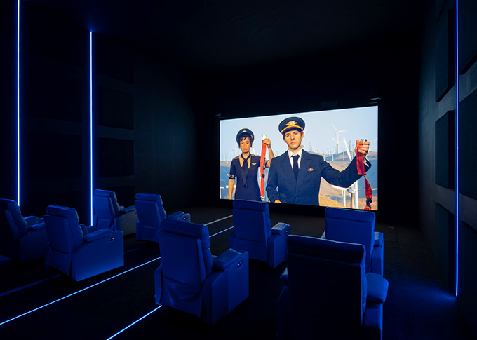  《히토 슈타이얼—데이터의 바다》 전시실 전경