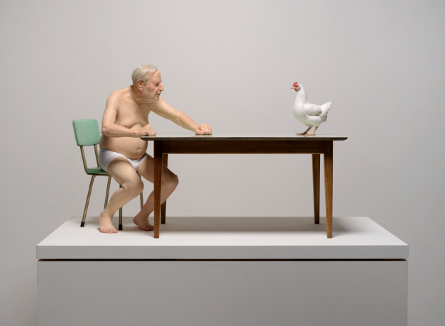 ‹치킨 / 맨›(2019) 2019, 혼합 재료, 86×140×80cm, 크라이스트처치 아트 갤러리 테 푸나 오 와이훼투 컬렉션, 아오테아로아 뉴질랜드