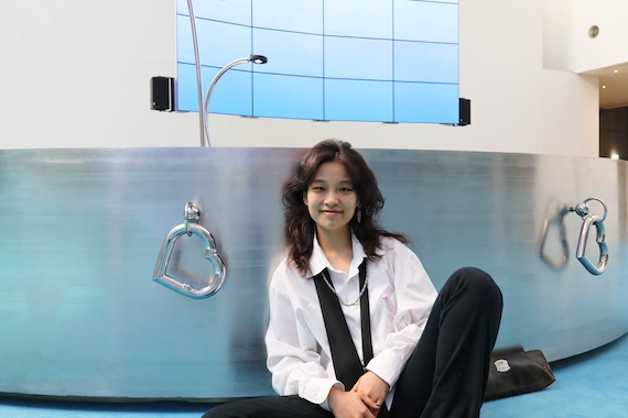 Portrait of the artist TZUSOO. Photo: Kang Minkoo