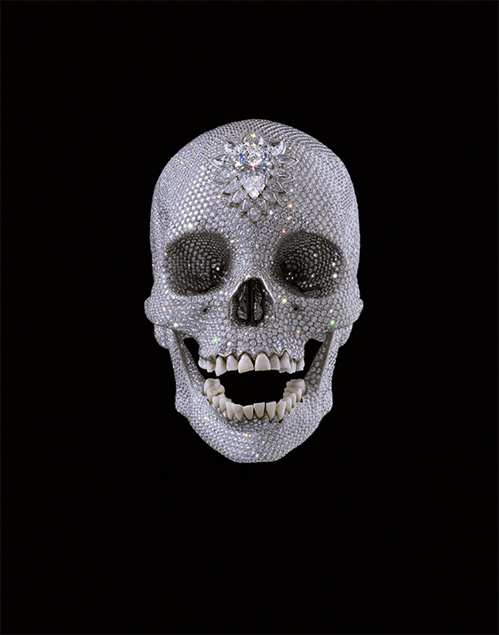 데이미언 허스트, ‹신의 사랑을 위하여› (2007) 백금, 다이아몬드, 인간의 치아, 17.1×12.7×19cm, ©2026 Damien Hirst and Science Ltd. All rights reserved, DACS «데이미언 허스트: 진실은 없어 그러나 모든 것은 가능하지 » 출품작