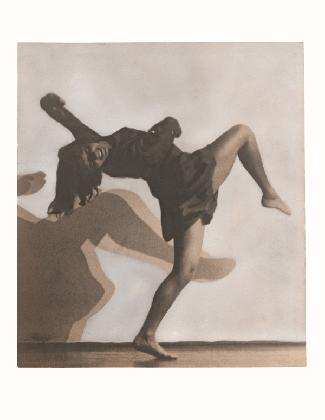 Charlotte Rudolph, <Gret Palucca with Twin Shadows>, 1925, Bauhaus Dessau Foundation