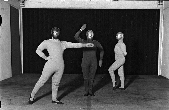 Oskar Schlemmer, <Space Dance, `Movement towards the Centre`>, 1927-28, Bauhaus Dessau Foundat