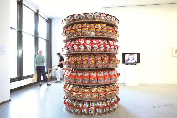 김인숙, <SAIESEO: von Brot und Insttant- Nudeln>, 2015