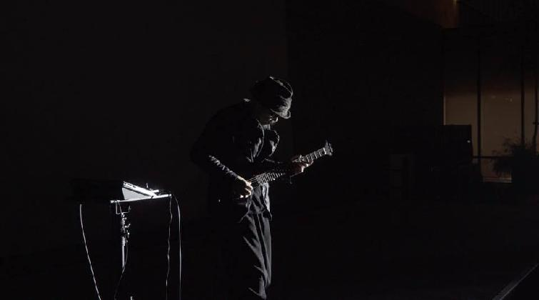 이병우, <다가오는 심장소리>, 기타 퍼포먼스, 2016