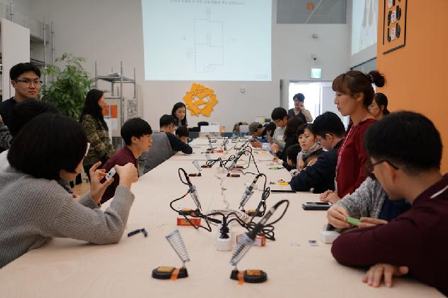 아트팹랩 창작워크숍: 나의 전자 얼굴 만들기