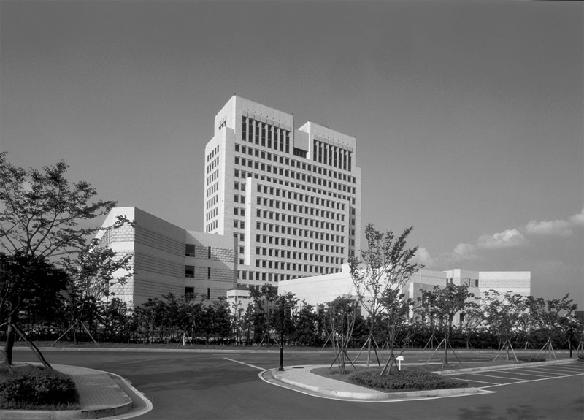 윤승중, <대법원>, 1990 (사진: (주)원도시건축건축사사무소 제공)