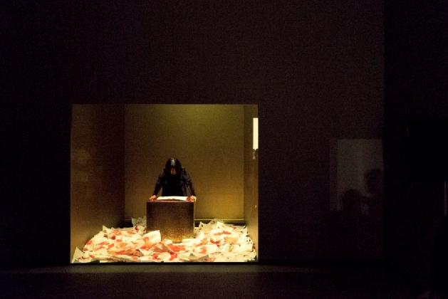 Melati SURYODARMO, 〈Behind the Light〉, 2016, Courtesy of the artist