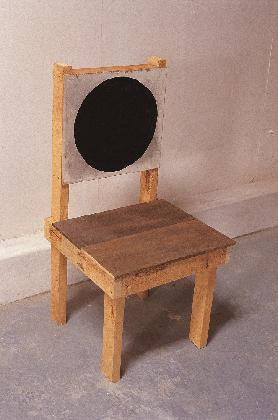 朴異素、<ブラックホール椅子>、2001