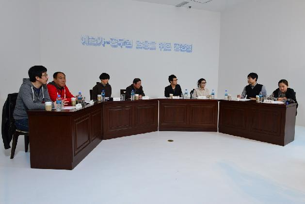 GU Minja, 〈The Square Table : the Meeting for Appointing Artists as Officials〉, 2013