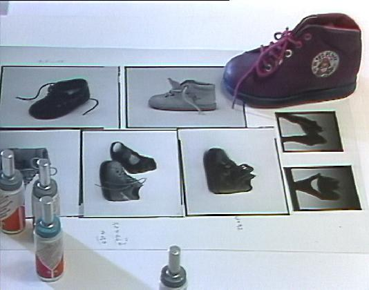 <이미지와 세일즈: 신발 판매 전략> © 하룬 파로키, 1989