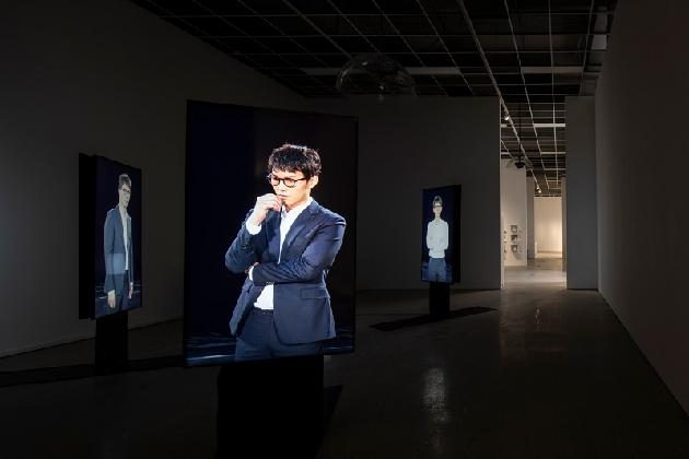 Jong-Duk Woo, The More the Better, 2020, 12Channel media installation, Variable size 