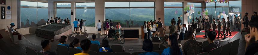 정연두,  〈DMZ 극장‒칠성극장〉, 2021, 솔벤트 프린트, LED 라이트 박스, 130 × 600 cm. 작가 소장