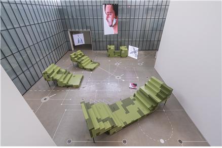<모바일 아고라>, 2021, 스텐레스 스틸, 알루미늄, LED panel, 각 320x259x196cm. 작가 소장. 