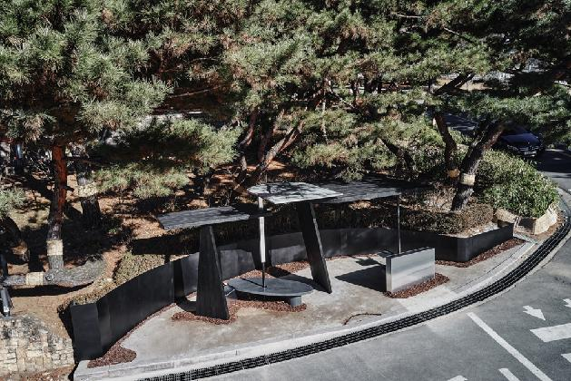 다이아거날 써츠, <쓸모없는 건축과 유용한 조각에 대하여>, 설치 전경, 2021 ⓒ박수환