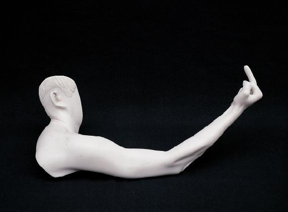 〈대리석 팔〉, 2007, 대리석, 30x65x23cm. 아이 웨이웨이 스튜디오, 베를린 노이거리엠슈나이더 갤러리 제공