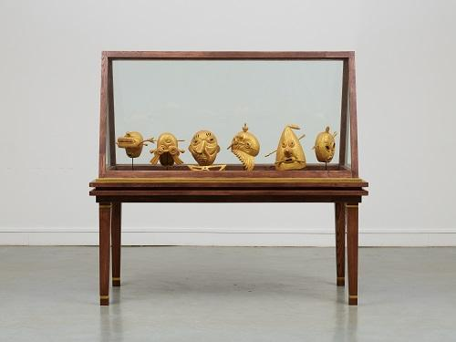 김기라, 슈퍼 히어로즈_몬스터 마스크, 2009, 목조각, 채색, 장식장