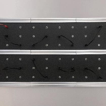 배인숙, ‹라인 투 라인›, 2024, 아크릴, 케이블, 30x270cm