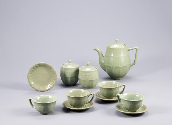 Research Institute of Ceramics at Ewha Womans University, ‹Celadon Coffee Cup Set›, 1976, Inlaid on celadon clay, 17×19×10, 11.5×8×8(×2), 5.5×11×8(×4), 2×12×12(×4), 5×11×8(×2), 2×12.5×12.5(×2)cm, Research Institute of Ceramics at Ewha Womans University Collection