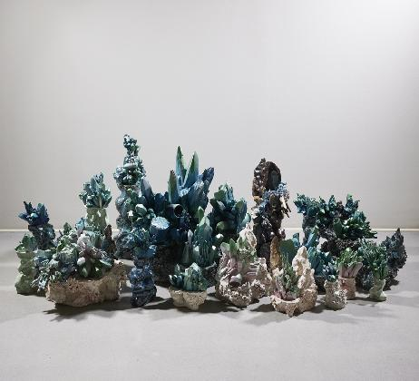 Oh Serin, ‹Forest Temperature Bunker›, 2022-2024, Glazed on mixed clay, PLA (Polylactic acid), acrylic paint, Dimensions variable, Private Collection and Courtesy of the Artist