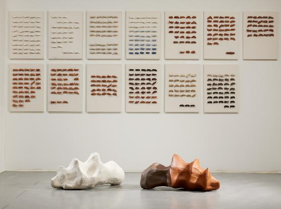 Kim Jihye, ‹Mother Tongue & The Letter of Love›, 2022, Mixed clay, 3D scanning, pressed forming, hand-pressed mixed clay, panel, 45×100×45(×2)cm, Dimensions variable, Courtesy of the Artist
