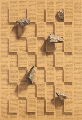 고영훈(1952-), ‹스톤북›, 1985, 책 낱장에 아크릴릭 물감, 142×98cm.