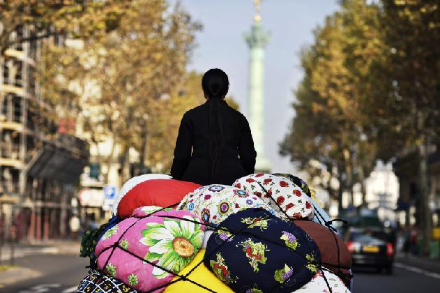 Kimsooja(1957-), ‹Bottari Truck - Migrateurs›, 2007, Single-channel video, color, silent, 9 min. 17 sec. (loop) 