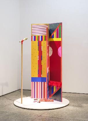 Kim Jipyeong, ‹Diva-Shamans›, 2023, Three-panel folding screen: hanji (Korean handmade paper) on wood panel, mounted silk, microphone, mixed media, 170 × 115 cm.