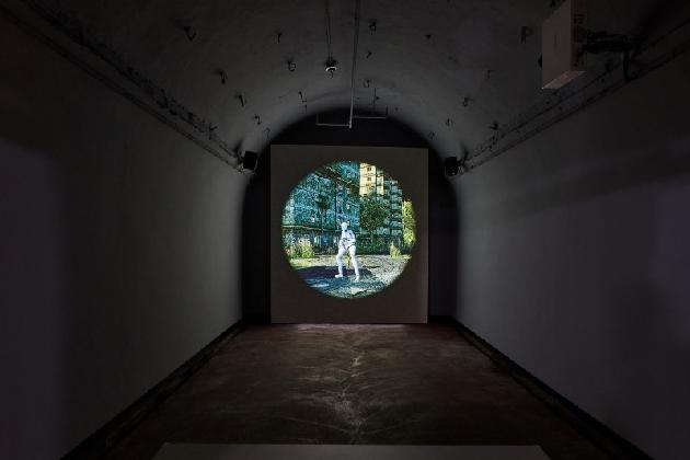 염지혜, ‹미래열병›, 2018, 단채널 영상, 컬러, 사운드, 17분 10초. 국립현대미술관 소장.