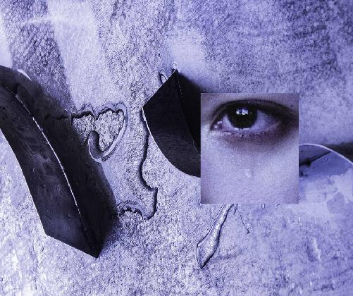 Kaja Clara Joo, ‹The Age of Substitution (Grapefruit)›, 2025, natural rubber milk, silk strings, calcium powder, stainless steel, industrial brass joints, and monitors, site-specific dimensions.