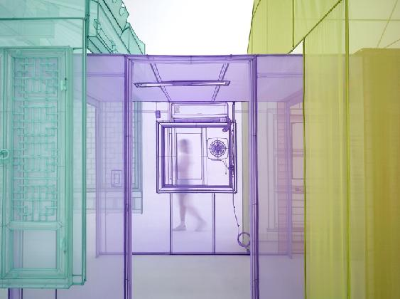 작품 중 일부 / 서도호, ‹Nest/s›, 2024, 폴리에스터, 스테인리스 스틸, 410.1 x 375.4 x 2148.7 cm, 작가, 리만머핀(뉴욕, 서울, 런던), 빅토리아 미로 제공, 사진 전택수. © 서도호