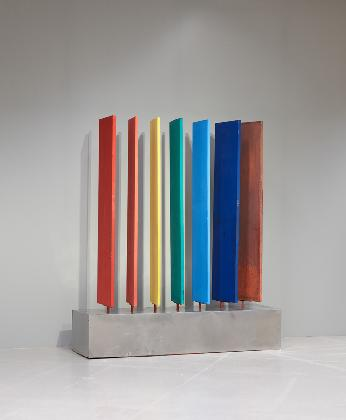 최욱경, ‹호기심›, 1972, 나무에 채색, 스테인리스 스틸, 모터, 229×200.5×60.5㎝