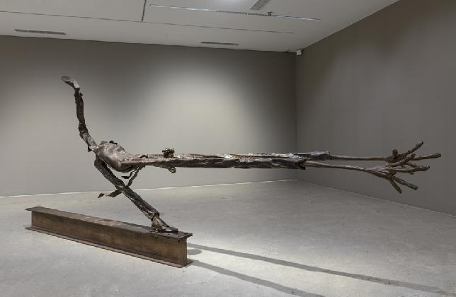 구본주, ‹미스터 리›, 1999, 철판, H 빔, 단조, 230×530×60㎝