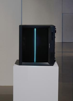 백남준, TV를 위한 선, 1963(1995 재제작), 모니터, 비디오테이프, 150×70×50cm