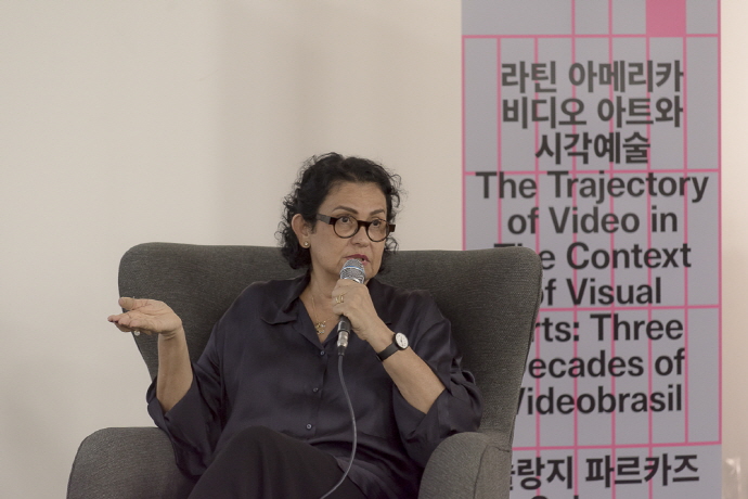 라틴 아메리카 비디오 아트와 시각예술 (솔랑지 파르카즈, 비디오브라질문화협회 디렉터)